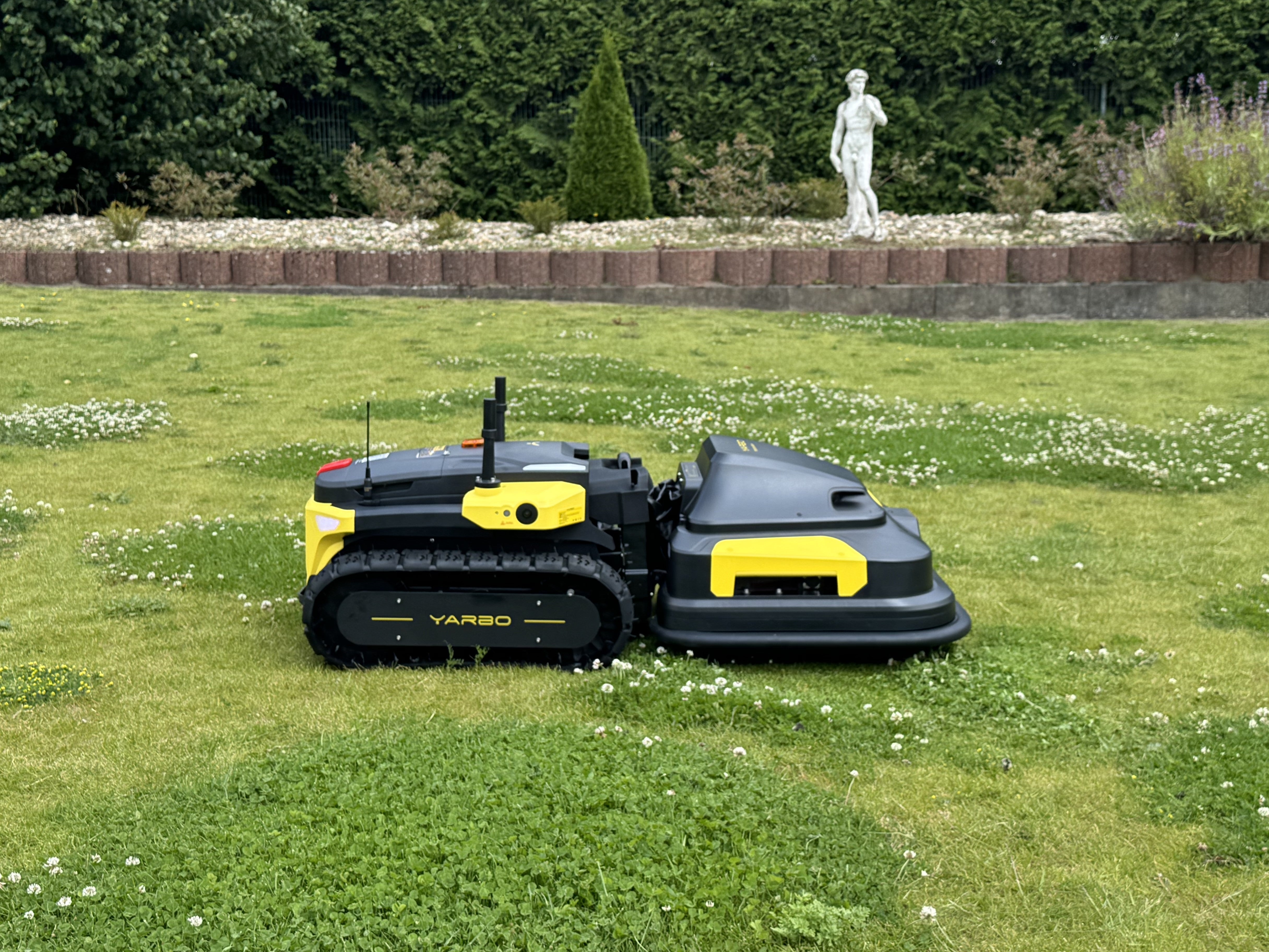 YARBO Mähroboter Set – Core Steuerung & Lawn Mower Modul für bis zu 25.000 m² Rasen, 50 cm Schnittbreite