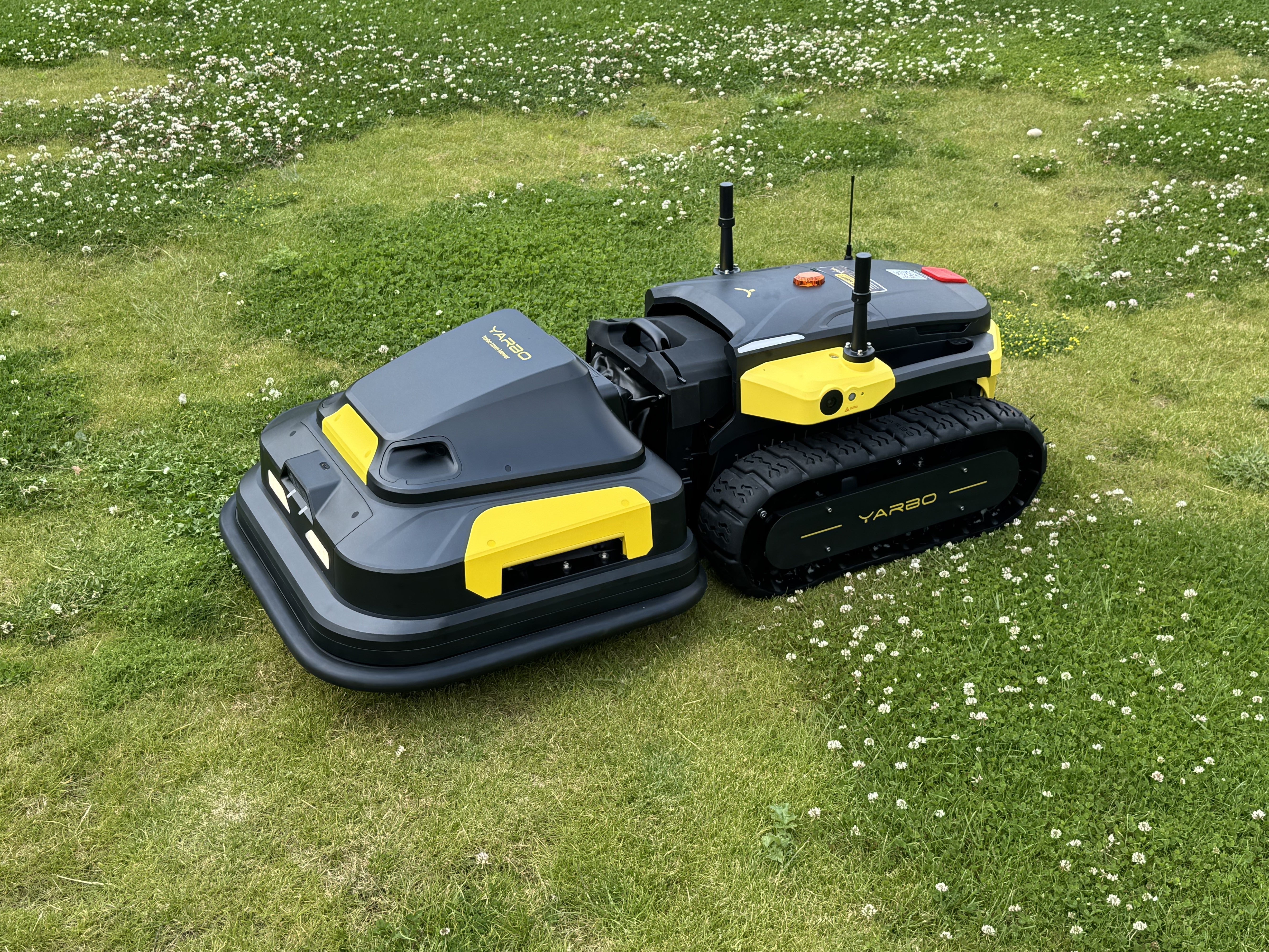 YARBO Mähroboter Set – Core Steuerung & Lawn Mower Modul für bis zu 25.000 m² Rasen, 50 cm Schnittbreite